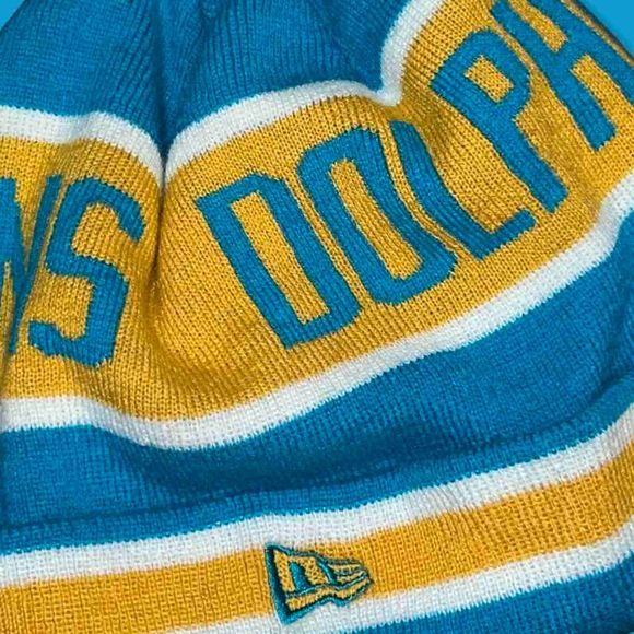 ❄️🏈 NFL Miami Dolphins Winter Hat Pom Pom Cuffed Knit Hat One Size - Picture 3 of 3